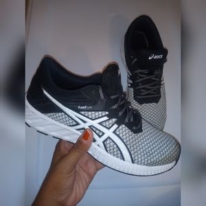 Women's fuzeXLyte 2 running sneakers